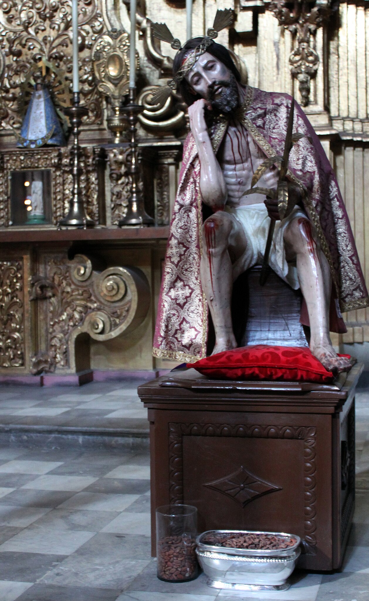 El Señor del Cacao christ holding cocoa
